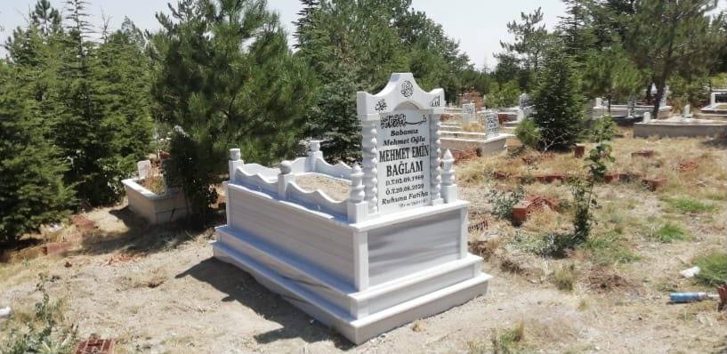 Beyaz mermer klasik bordürlü tek kişilik mezar uygulaması
